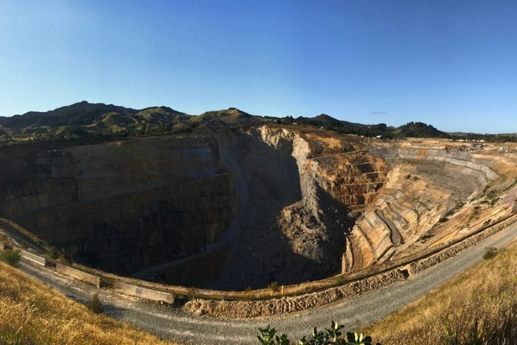 Hauraki Rail Trail. Waihi Mines