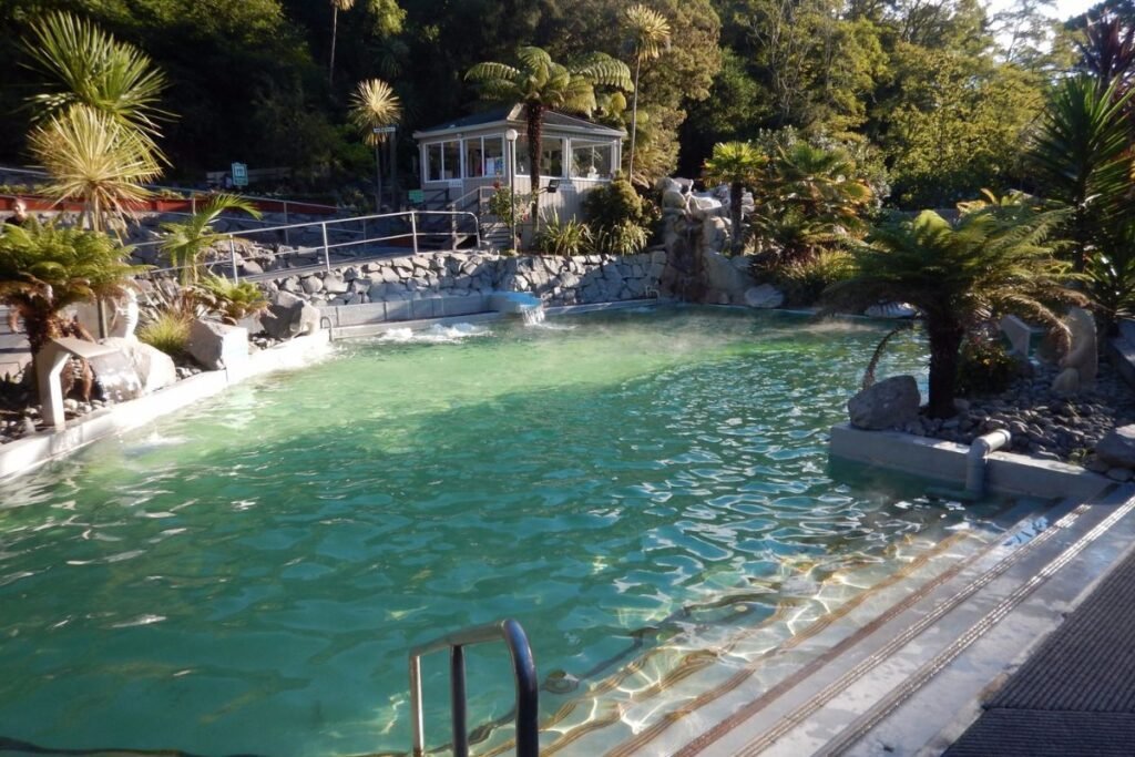 Debretts Hot pools, Taupo